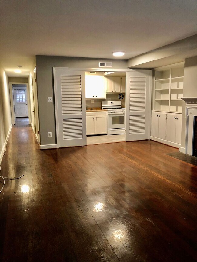 Building Photo - 939 25th St NW