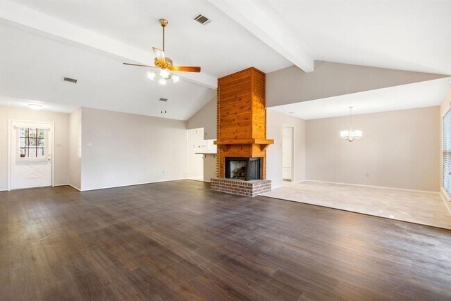 Building Photo - 108 N Deerfoot Cir