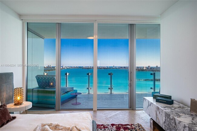 Building Photo - 700 NE 26th Terrace