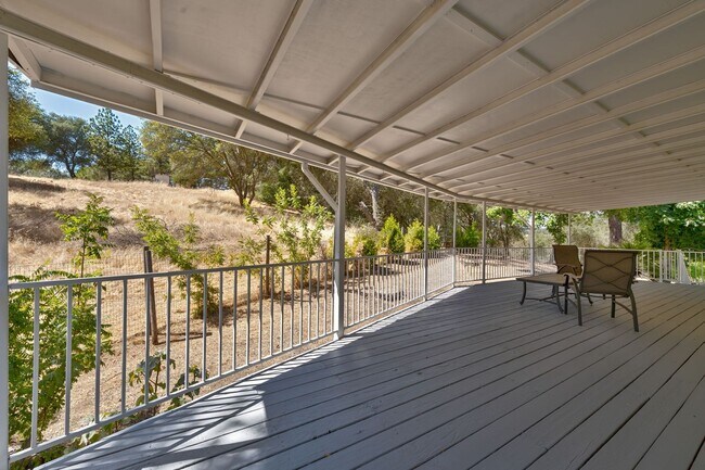 Building Photo - Updated 2 Bedroom Home on 20 Acres in Shin...