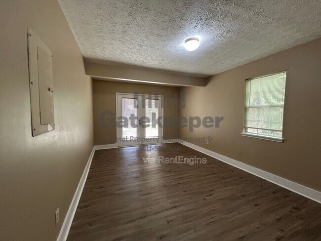 Building Photo - 101 Autumn Leaf