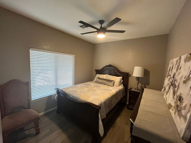 Building Photo - Clean and well maintained 4 bedroom home f...