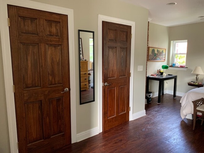 Building Photo - 5118 Dresden Way