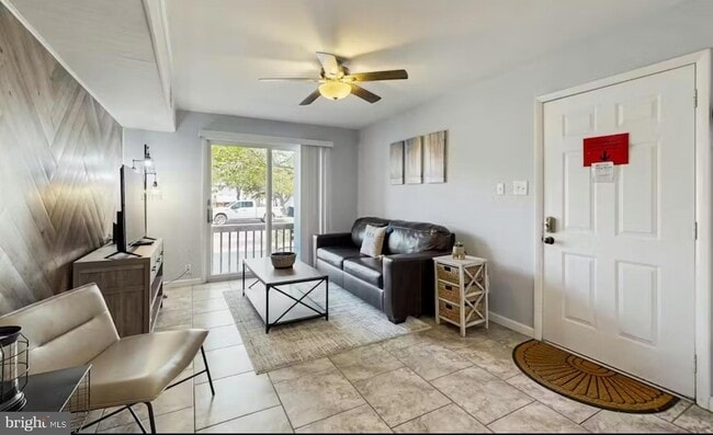 Building Photo - 105 Jamestown Rd