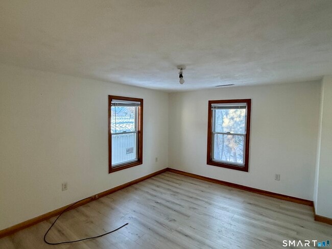 Building Photo - 475 Migeon Ave