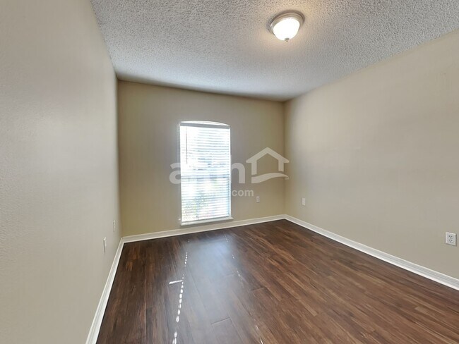 Building Photo - 1014 Brenton Leaf Dr