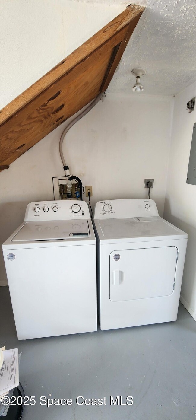 Building Photo - 204 Pierce Ave