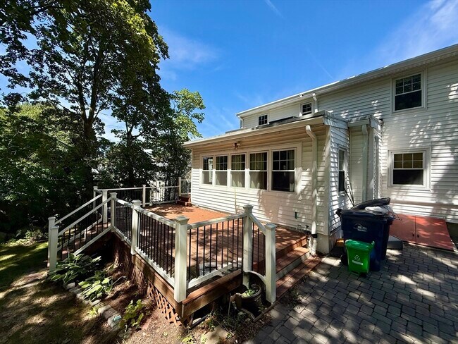 Building Photo - 100 Stimson St