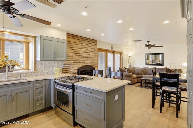 Building Photo - 8 Ortley Ave