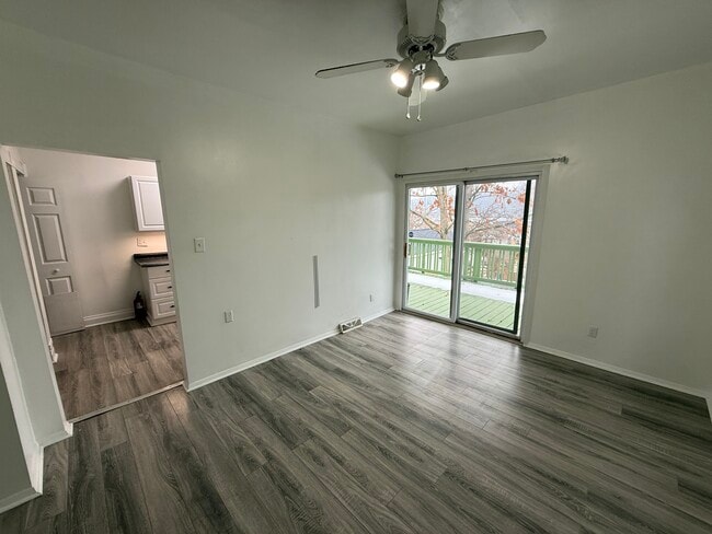 Building Photo - 843