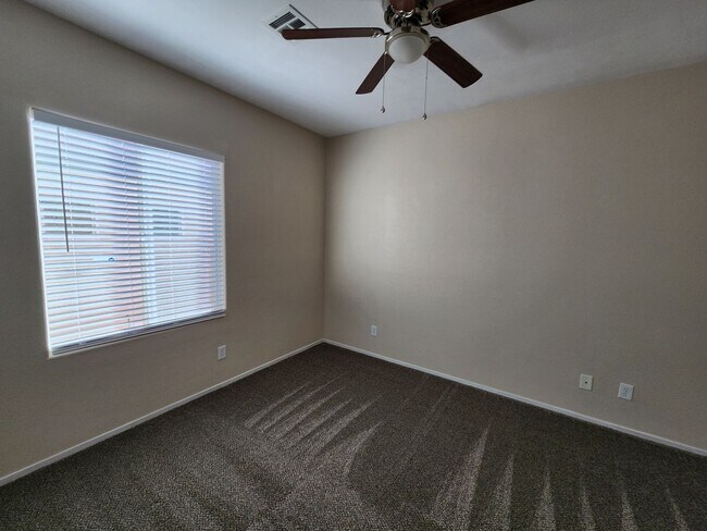 Building Photo - Spacious 3Bed/2Bath/2Car home nestled in the desirable Anthem Highlands Community- $500 Off Move ...