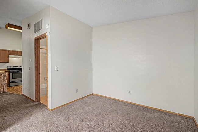Building Photo - Charming Top-Floor Studio in Aurora with Private Patio & In-Unit Laundry
