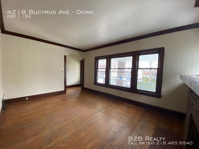 Building Photo - Spacious and ready to call home!
