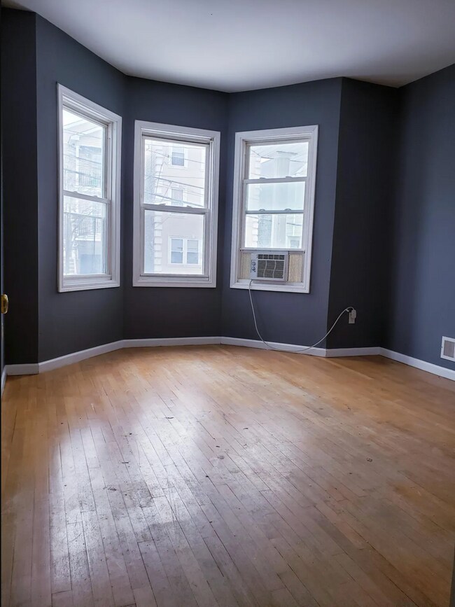 Building Photo - 250 Inslee Pl