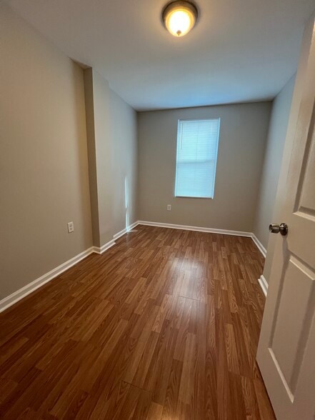 Building Photo - 2046 Fernon St