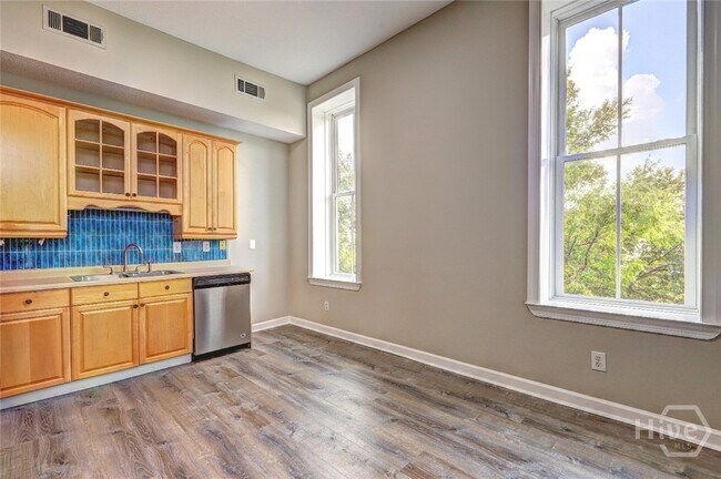 Building Photo - 123 S Broad St