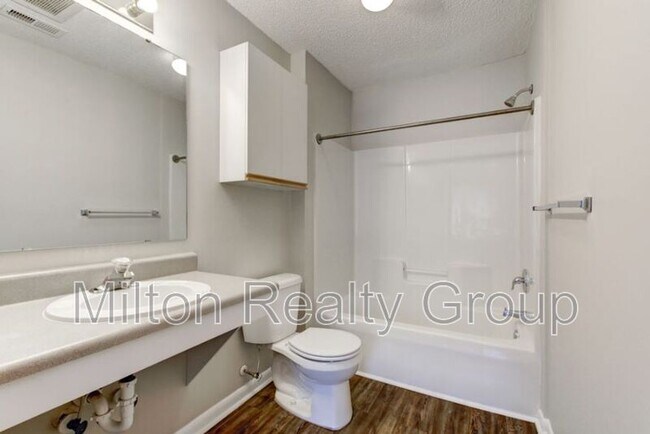 Building Photo - 74 Fantasy Ln