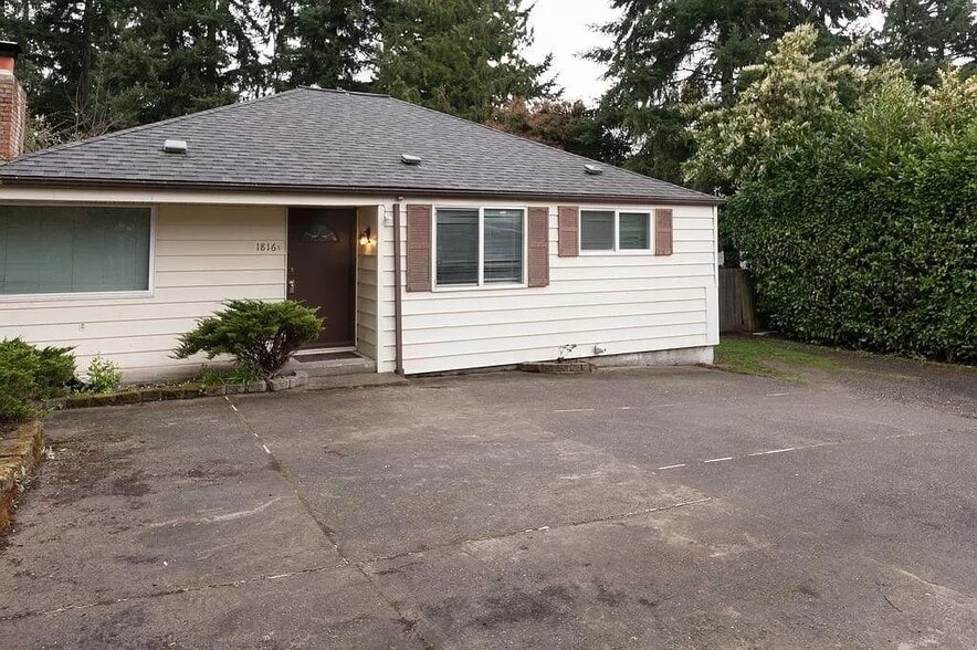 Front - 1816 N 145th St