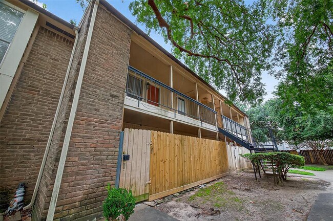 Building Photo - 8201 Richmond Ave.