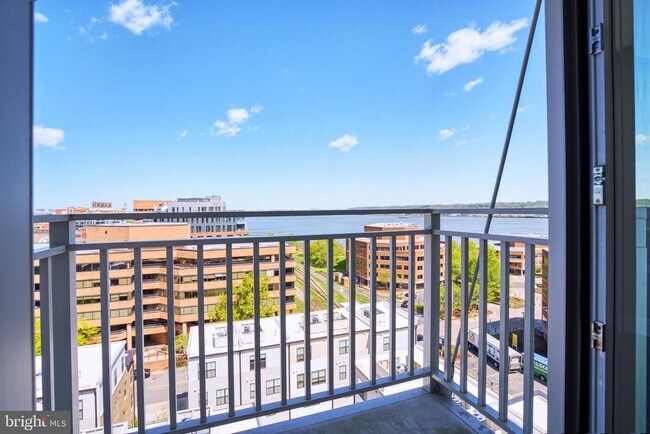 Building Photo - 925 N Fairfax St