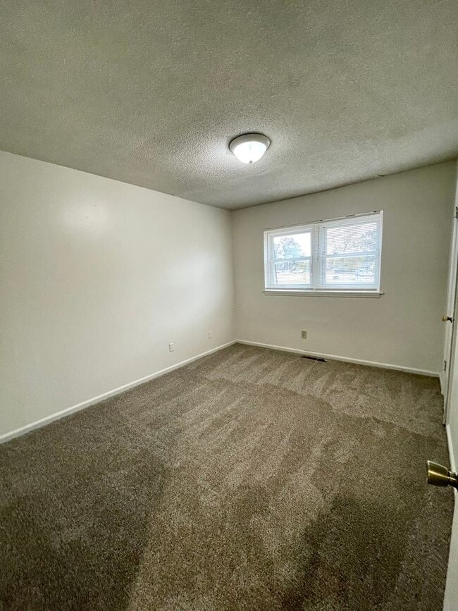 Building Photo - 3011 Fairview Dr