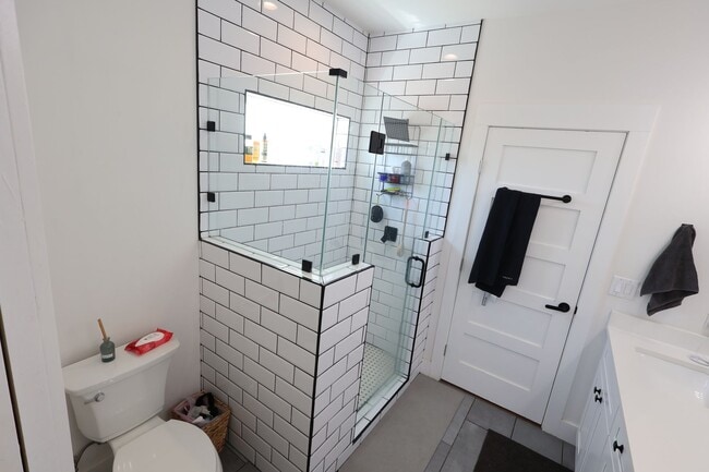 Building Photo - Newly Built Duplex!