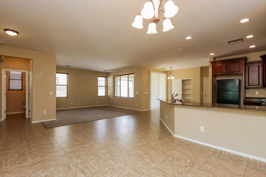 Building Photo - 3297 E Ivanhoe St