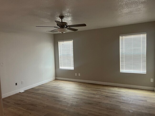 Building Photo - Tempe Home For Rent