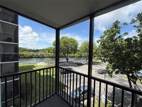 Building Photo - 3475 N Country Club Dr