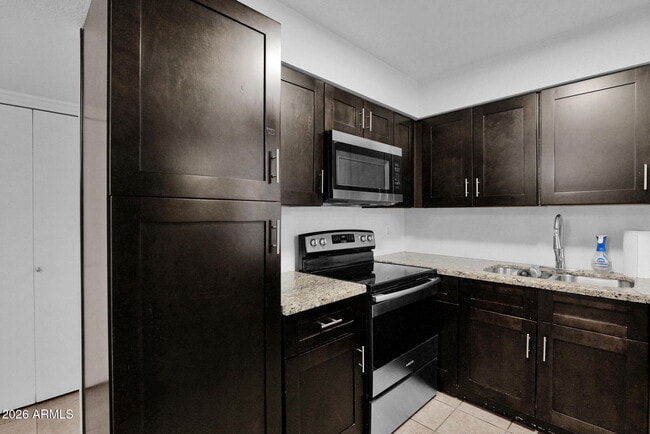 Building Photo - 1808 E Center Ln