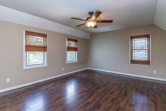 Building Photo - Spacious 2-Story in Pikeville! 3 BR | 2.5 BA w/ Bonus Room *Lawn Care / Trash Included*