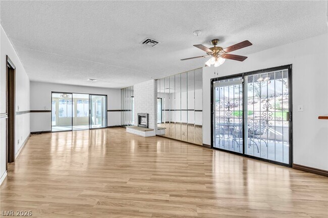 Building Photo - 2457 Swan Ln