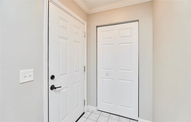 Building Photo - 2402 Savoy Dr