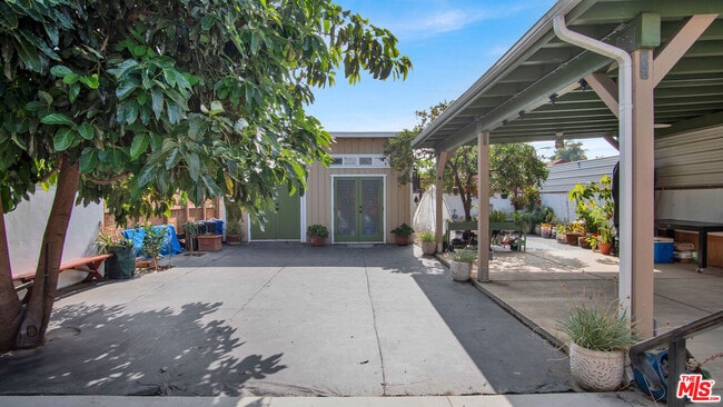 Building Photo - 252 E 47th St