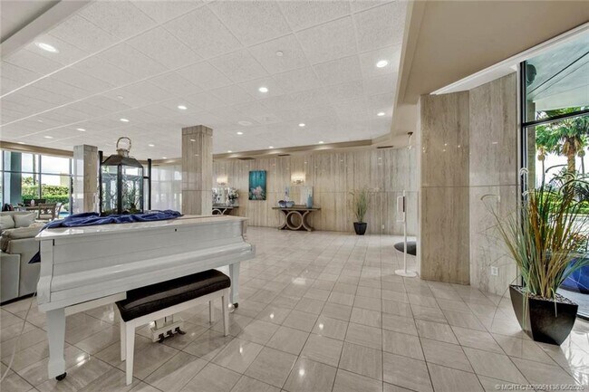 Building Photo - 9650 S Ocean Dr
