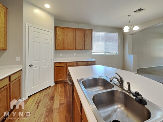 Building Photo - 2891 E Beechnut Pl