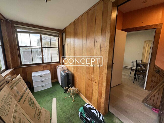 Building Photo - 100 W Adams St