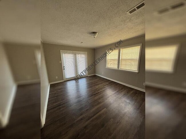 Building Photo - 28 Countrywood St