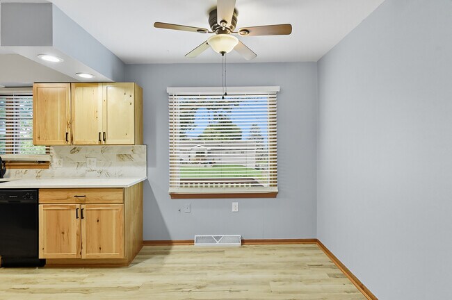 Building Photo - 2710 S 48th Ave