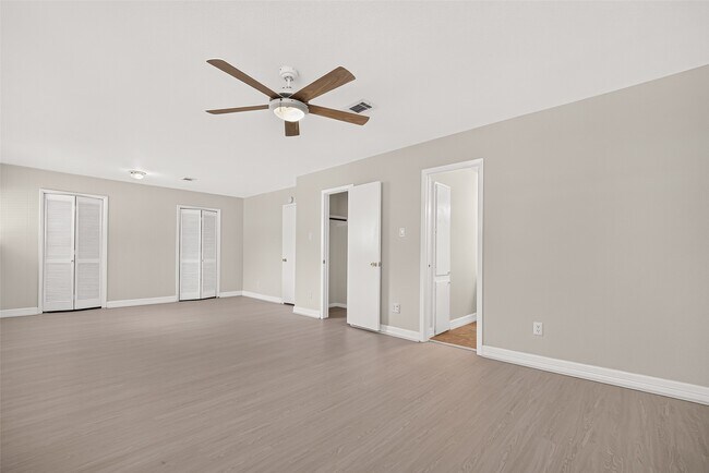 Building Photo - 10383 Briar Forest Dr