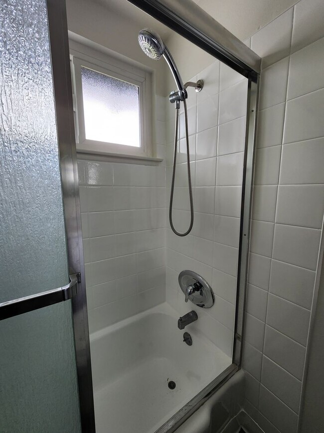 Building Photo - Newly Remodeled 3-Bedroom, 2-Bathroom Home...