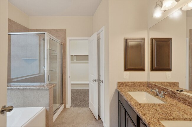 Building Photo - 13302 Hidden Valley Dr