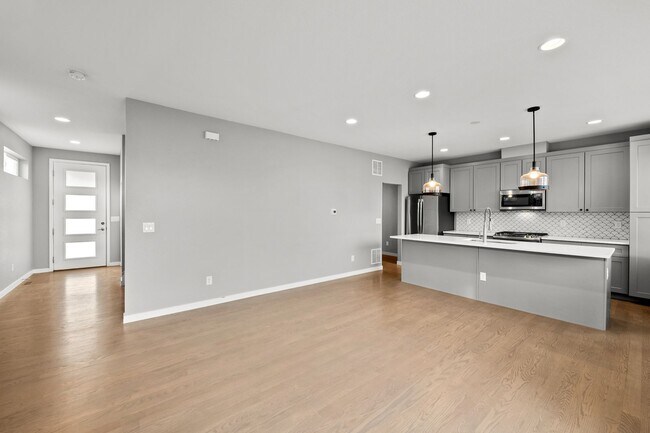 Building Photo - 5230 Stuart St