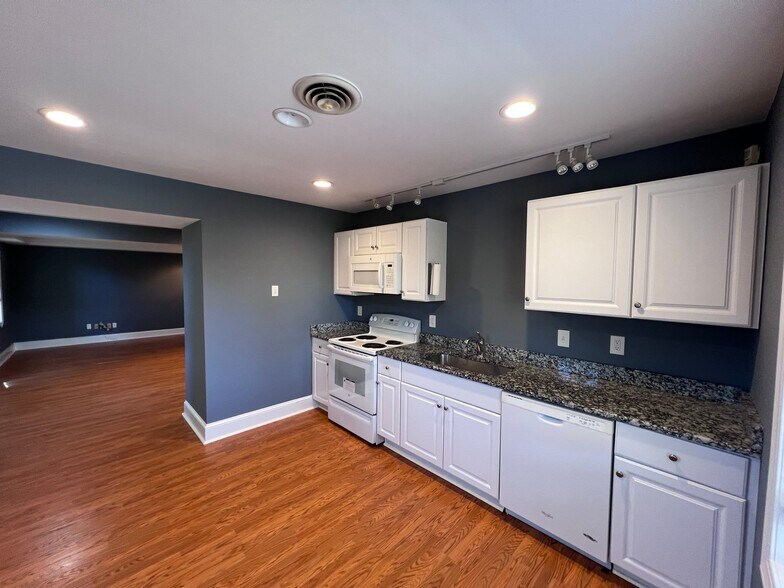 Building Photo - 6323 Mallory Dr