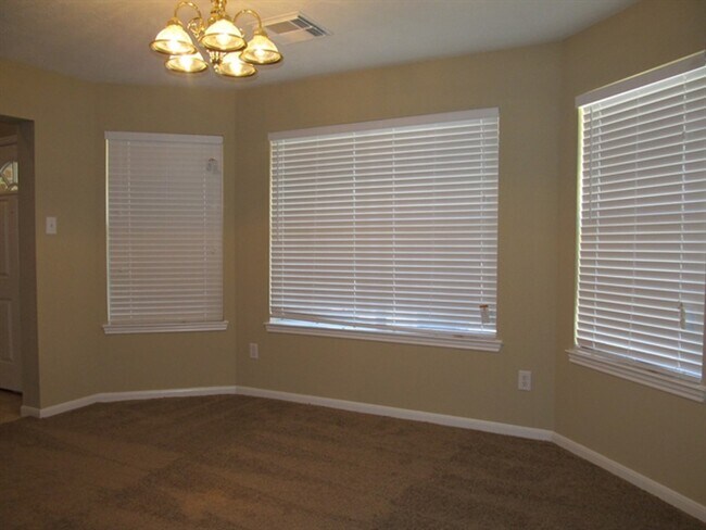 Building Photo - 2750 Hidden Spring Falls Dr