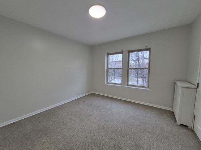 Building Photo - 6830 S South Shore Dr