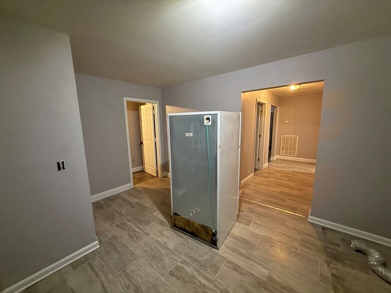 Building Photo - 615 5th Ave E