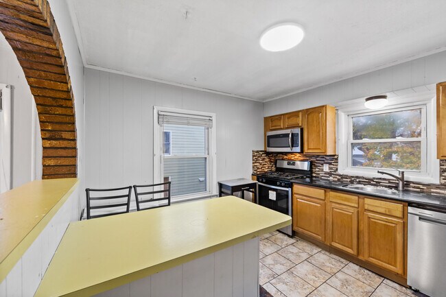 Building Photo - 23 2nd St