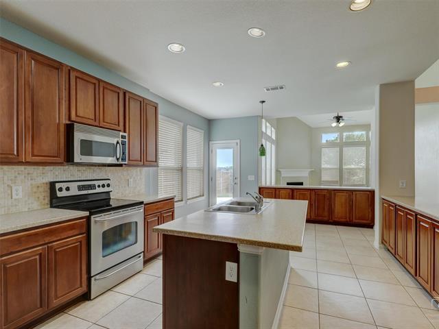 Building Photo - 1041 Crystal Lake Dr