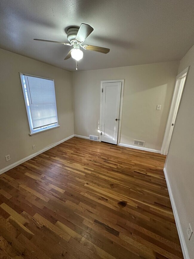 Building Photo - CHK1903